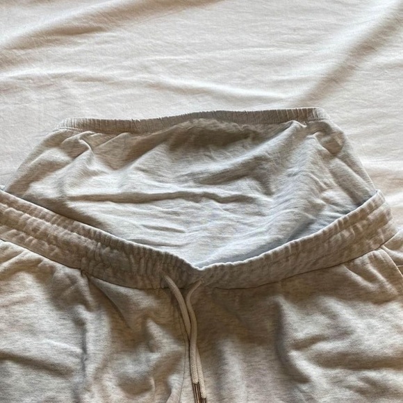 H&M Mama Marled Sweat Shorts - Picture 4 of 10